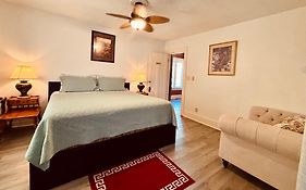 Adorable 2-Bedroom Unit With Jacuzzi Beside Falls